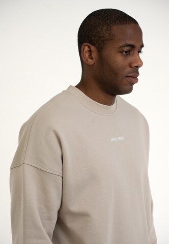 Johnny Urban Collegepaita 'Carter Oversized' värissä beige