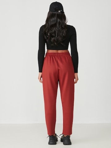 C&City Tapered Trousers in Red