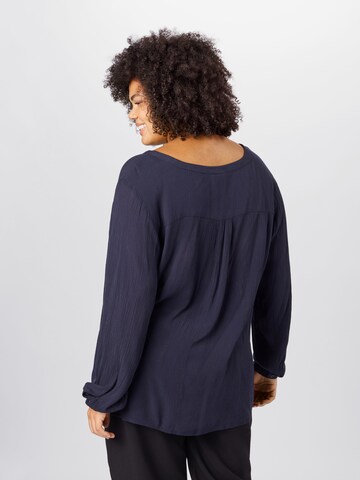 Camicia da donna 'Ami' di KAFFE CURVE in blu