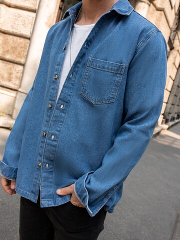 mėlyna DAN FOX APPAREL Standartinis modelis Marškiniai 'Milo'
