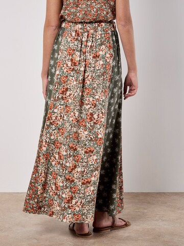 Apricot Floral Patchwork Print Midi Skirt ' ' in Grün