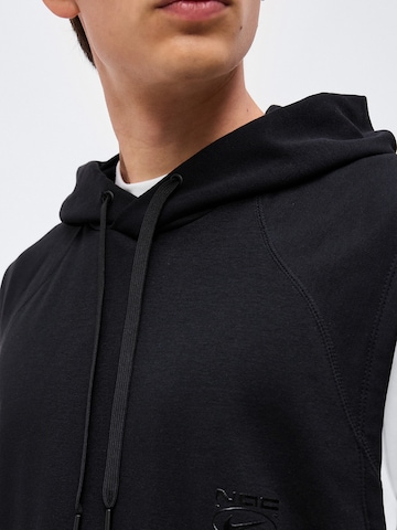 NIKE Spordidressipluusid 'NAC', värv must