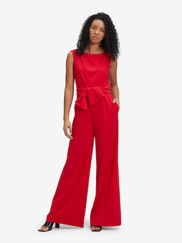 Tuta jumpsuit di Vera Mont in rosso: frontale