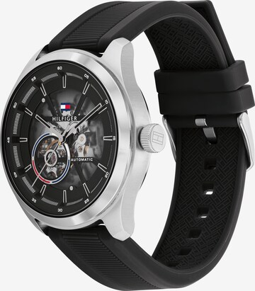 TOMMY HILFIGER Uhr in Schwarz