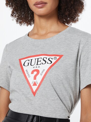 T-shirt GUESS en gris