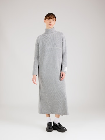 Robes en maille Karo Kauer en gris : devant