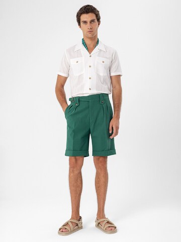 Antioch Regular Trousers in Green