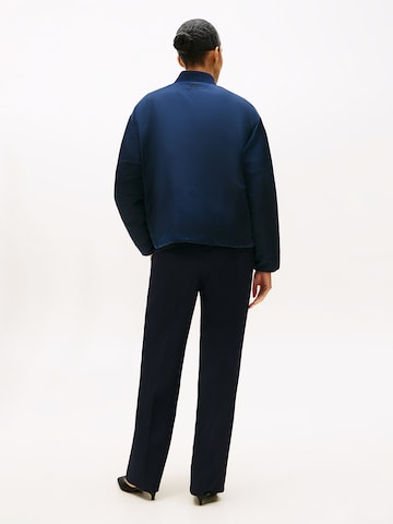 TOMMY HILFIGER Tussenjas in Blauw