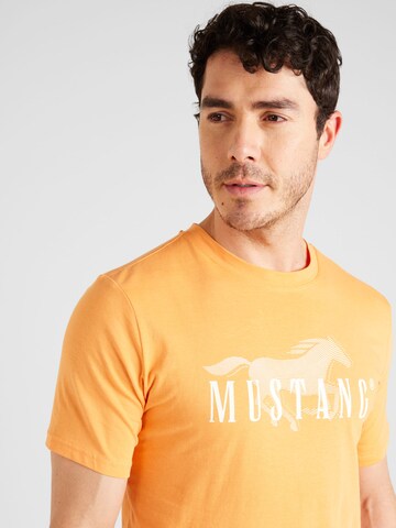 MUSTANG Μπλουζάκι 'Austin' σε πορτοκαλί