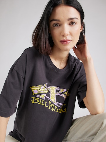 BILLABONG - Camiseta talla grande 'SINCE 73' en negro
