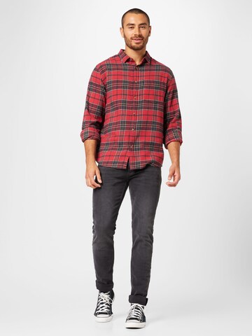 Coupe regular Chemise 'CAMDEN' Cotton On en rouge