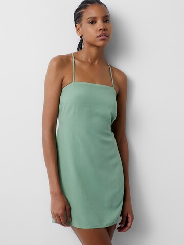 Rochie de la Pull&Bear pe verde: față