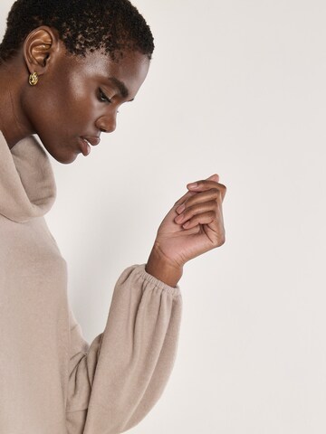 Robe ' ' Apricot en argent