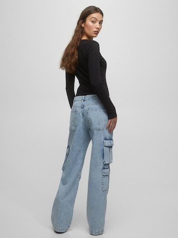 Pull&Bear Wide leg Cargojeans i blå