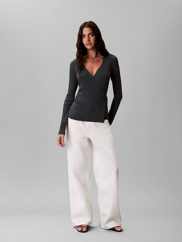 Calvin Klein Jeans Strickjacke in Grau
