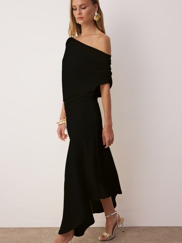 Trendyol Вечернее платье в Черный: спереди