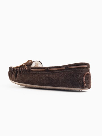 Pantoufle 'Cally' Minnetonka en marron