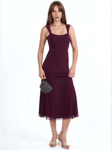 Hiccup Dress in Red: front
