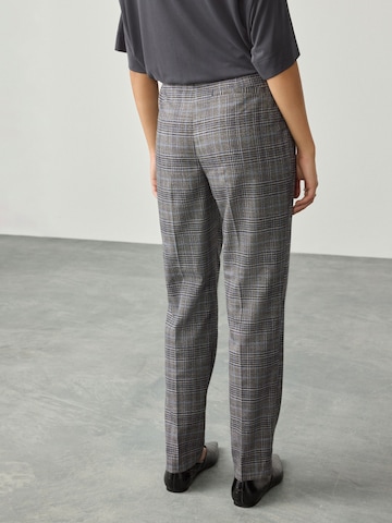 Slimfit Pantaloni di Next in grigio