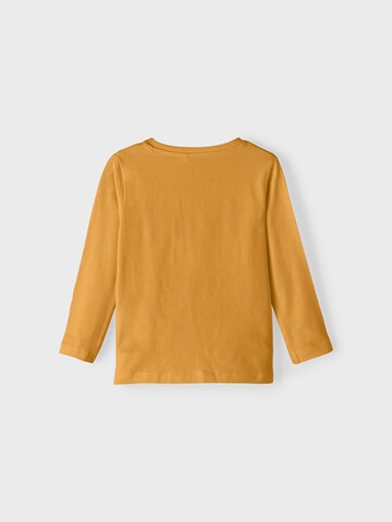 NAME IT - Camiseta 'VUX' en amarillo