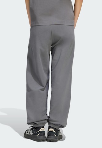 ADIDAS SPORTSWEAR - Tapered Calças de desporto em cinzento