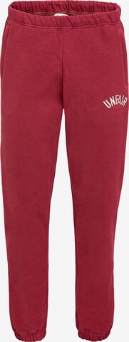 Pantalon Unfair Athletics en rouge : devant