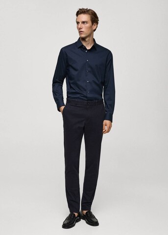 MANGO MAN Slimfit Chino hlače 'Barna' | modra barva