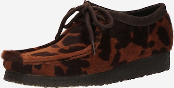 Clarks OriginalsCipele na vezanje 'Wallabee' - smeđa boja: prednji dio