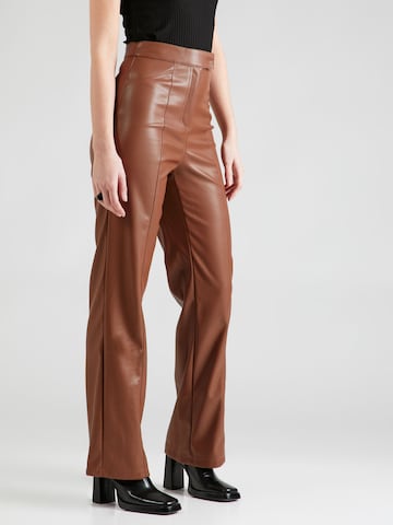 River Island Bootcut Pressveckad byxa i brun: framsida