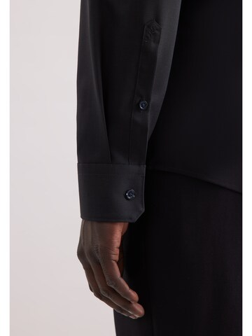 Coupe slim Chemise business 'Schwarze Rose' SEIDENSTICKER en noir