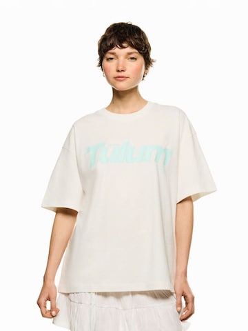 Tricou de la Bershka pe bej