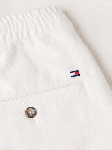 Loosefit Pantalon TOMMY HILFIGER en blanc