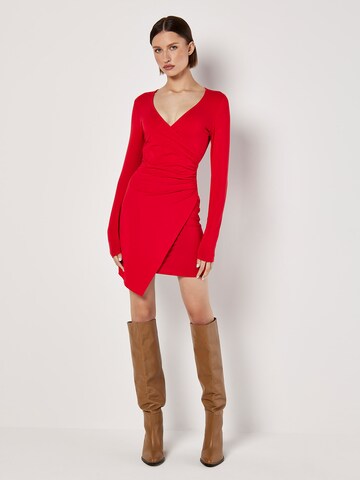 Robe Apricot en rouge