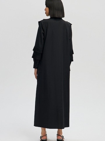 Touché Privé - Vestido 'Pleat Detailed Shirt Dress' en negro