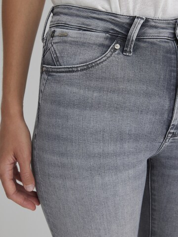 Mavi Slimfit Jeans 'KENDRA' in Grau
