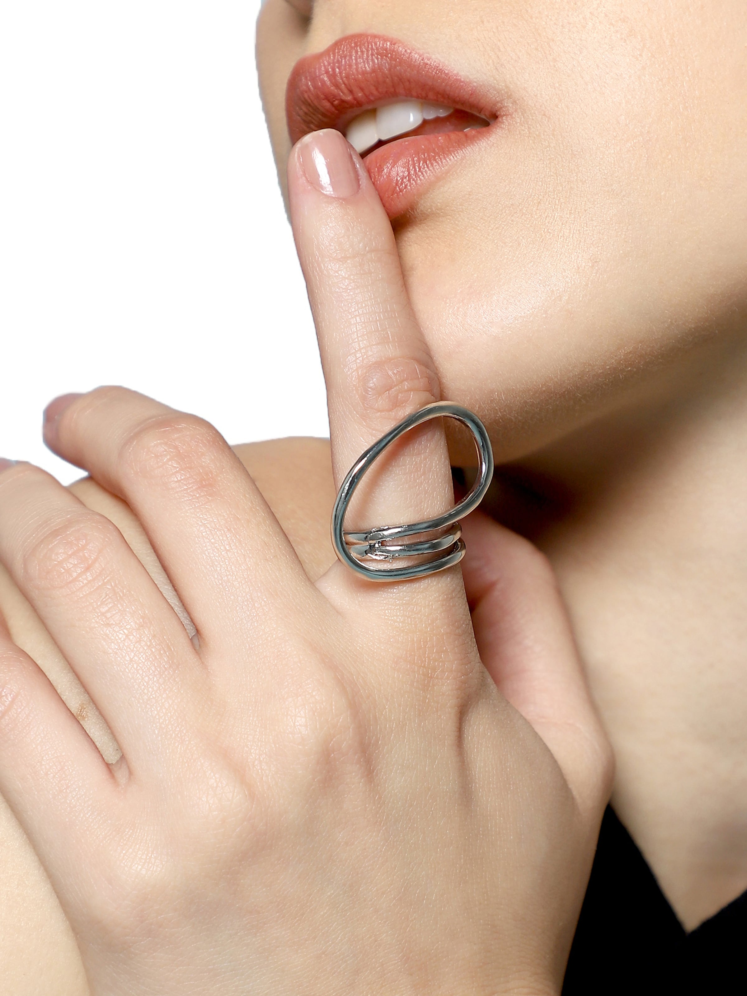 SOHI Ring 'Vidhatri' i sølv: forside