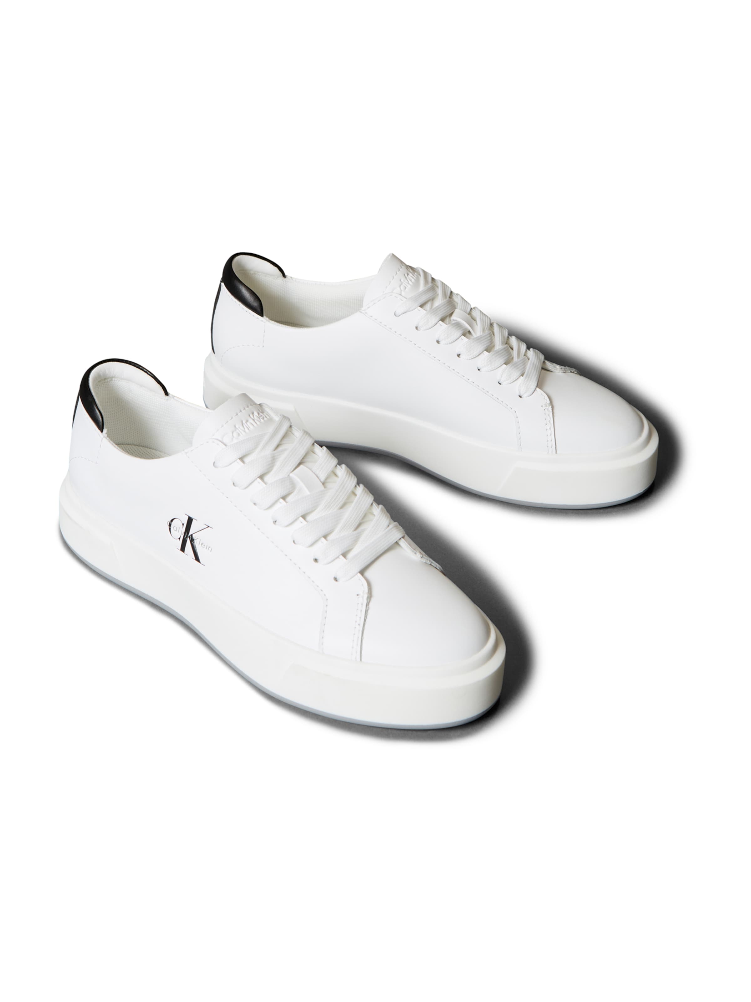Sneaker low de la Calvin Klein pe alb: față