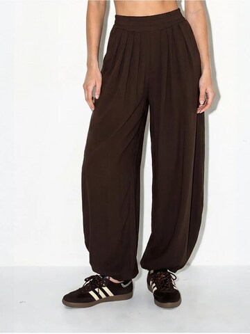 Completo pantalone di Bianco Lucci in marrone