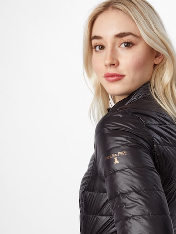 Veste mi-saison 'PIUMINO' PATRIZIA PEPE en noir