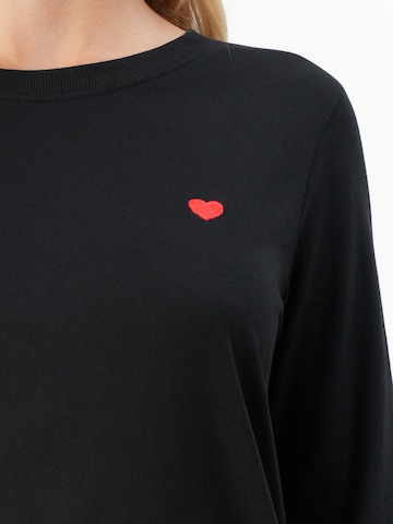 Tricou 'JDYPISA' de la JDY pe negru