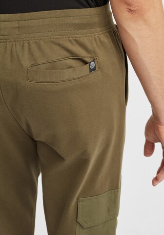Tapered Pantaloni 'Jory' di !Solid in verde