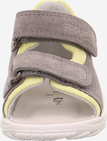 SUPERFIT - Sandalias 'Flow' en gris