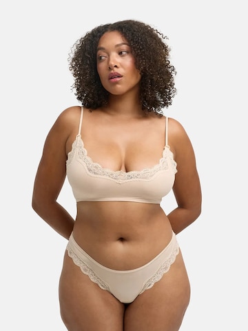 String 'Lace Tanga' cfab (formerly creamy fabrics) en beige : devant