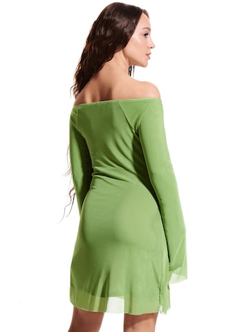 Rochie de la sry dad. co-created by ABOUT YOU pe verde