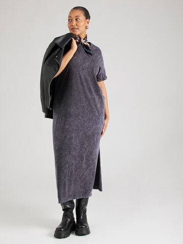 Noisy May Curve Dress 'NMBRANDY' in Grey: front