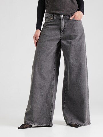 Monki Wide Leg Farkut värissä harmaa: etupuoli