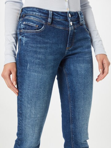 QS Slimfit Jeans 'Catie' i blå