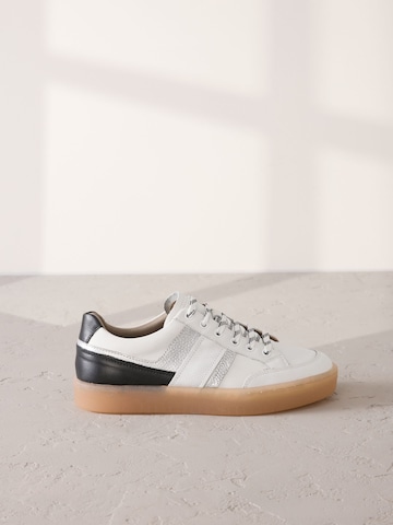 Sneaker low de la Next pe alb