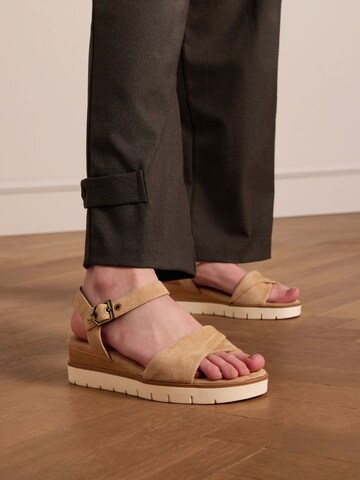 MANFIELD Sandalen met riem in Beige