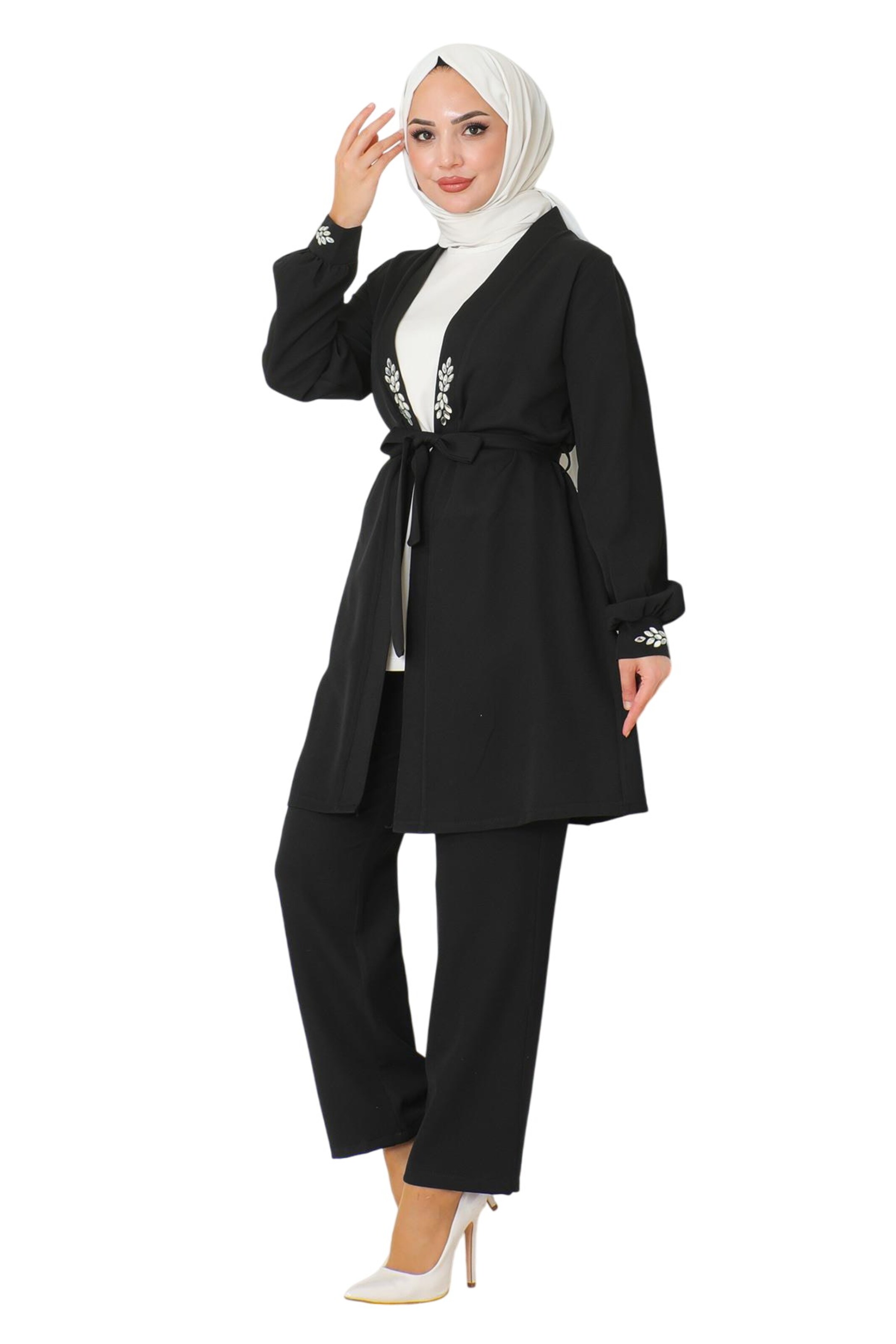 MODAMIHRAM Set in Schwarz: Vorderseite